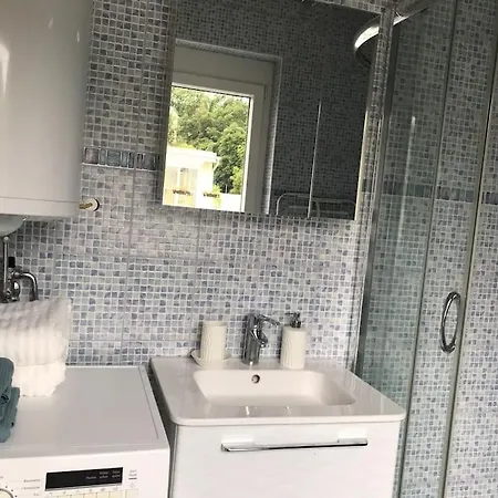 Neben Dem Lkh Und Der Medizinischen Universitaet