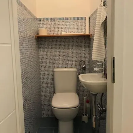 Neben Dem Lkh Und Der Medizinischen Universitaet Apartmán